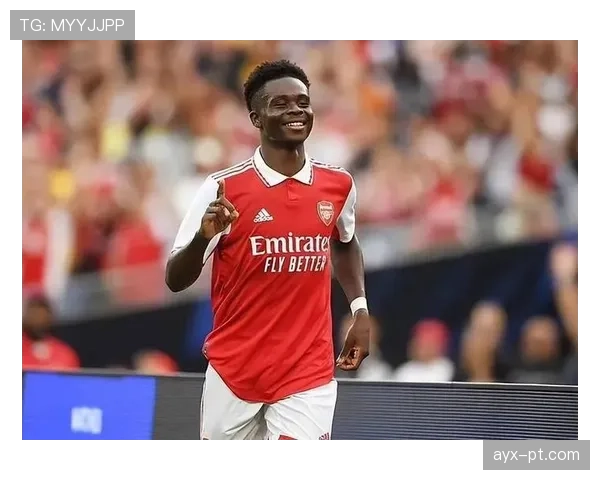 萨卡巧妙突破对手防线，战术灵活表现亮眼