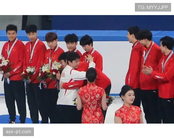 武大靖赛场上拼到脱胎换骨,衣柜里的衣服却全是街头风让人看懵! 武大靖赛场上拼到脱胎换骨,衣柜里的衣服却全是街头风让人看懵!